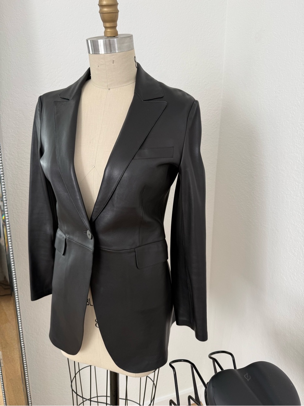 BNWT THEORY black Leather Blazer Jacket - Women's Tailored Coat size 2.